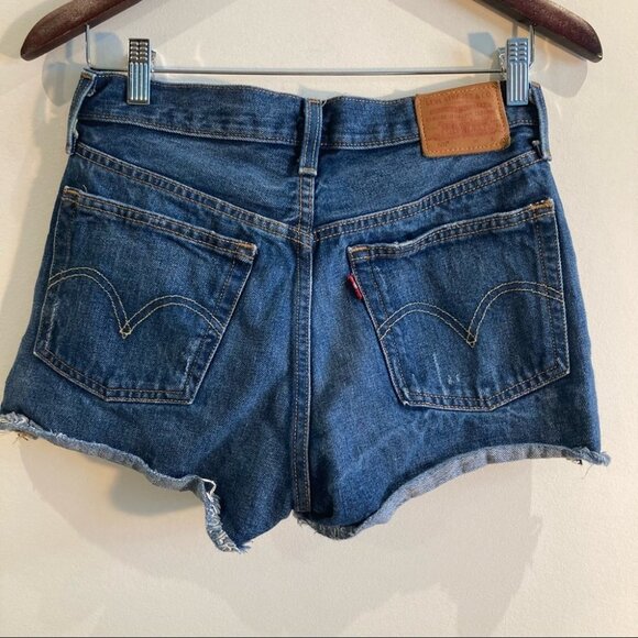 LEVI’S 501 Sz 26 Distressed Button Fly Premium Denim Jean Shorts - Picture 6 of 10